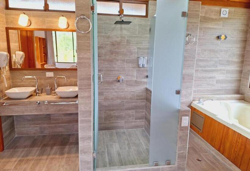 스위트 킹사이즈 침대, Royal River Suites & Spa Apart