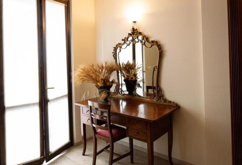 小型套房, Castellucchio