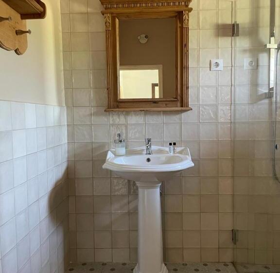 Люкс 2 Спальни, Kővirág Panzió
