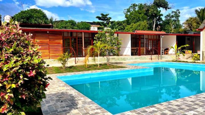 חדר סטנדרט לשלושה עם נוף לבריכה, Tiktoker Lodge