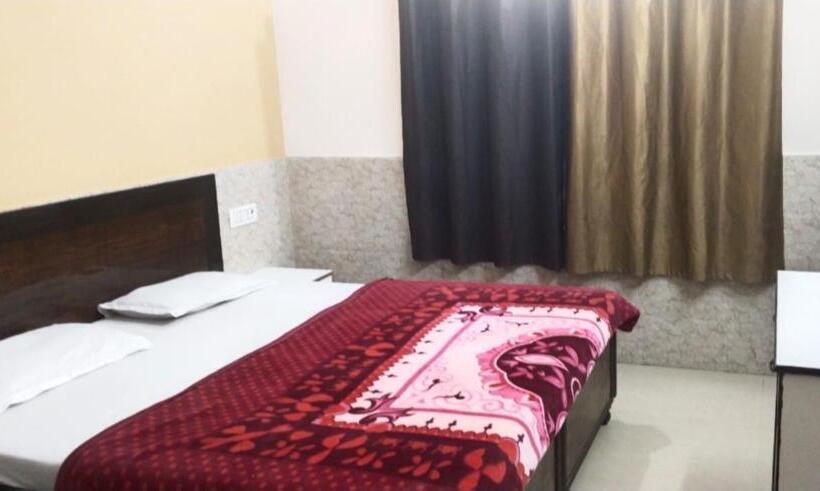 חדר סטנדרט, Goroomgo Kunj Residency Mathura Near Bus Stand   Parking Facility & Restrurant