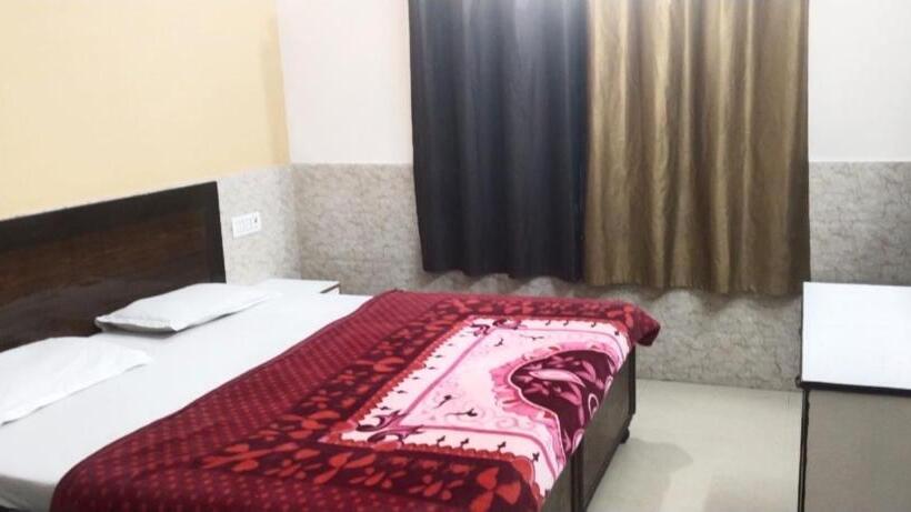 חדר סטנדרט, Goroomgo Kunj Residency Mathura Near Bus Stand   Parking Facility & Restrurant