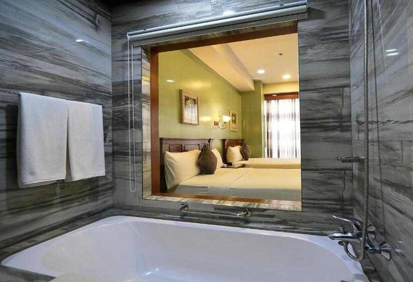 小型套房, Paragon Hotel And Suites
