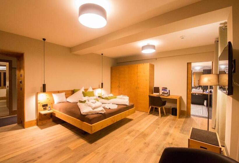 اتاق سوپریور با بالکن, The Alpina Mountain Resort