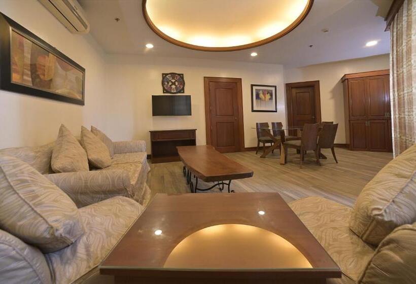 جناح جونيور, Paragon Hotel And Suites