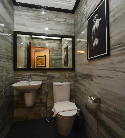 جناح جونيور, Paragon Hotel And Suites