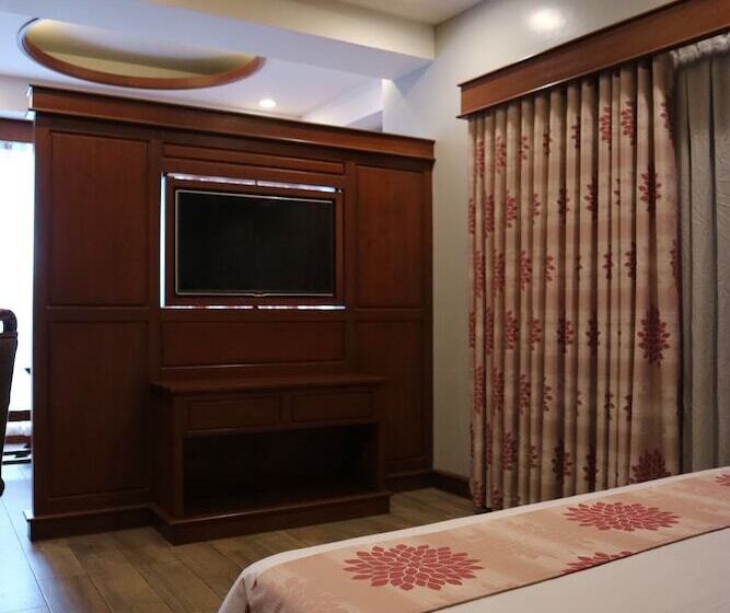 جناح, Paragon Hotel And Suites