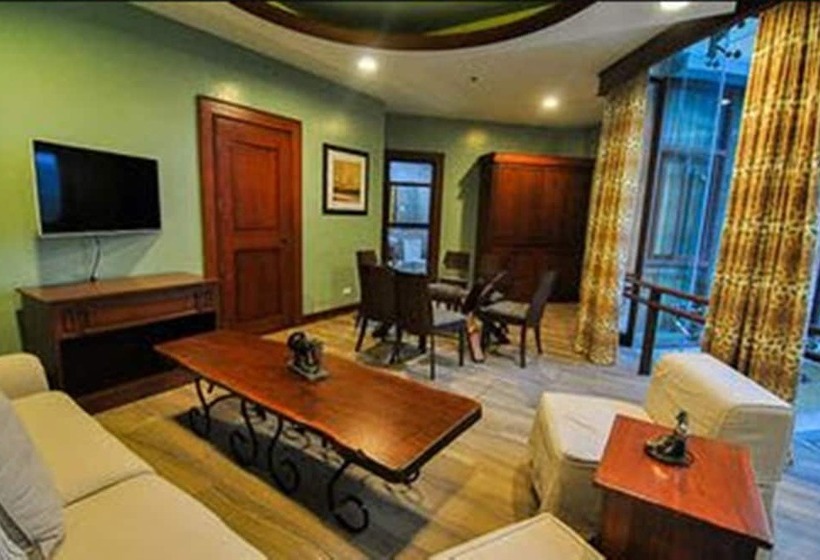 جناح جونيور, Paragon Hotel And Suites