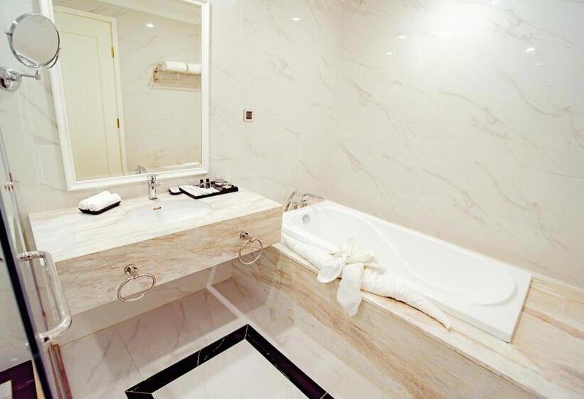 اتاق لوکس با تخت بزرگ, Khách Sạn Minh Phú Diamond Palace