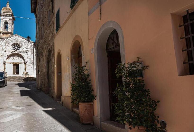 バルコニー付きスタンダードルーム, Borgo Medievale San Quirico D Orcia B&b   Capitano Collection   Albergo Diffuso