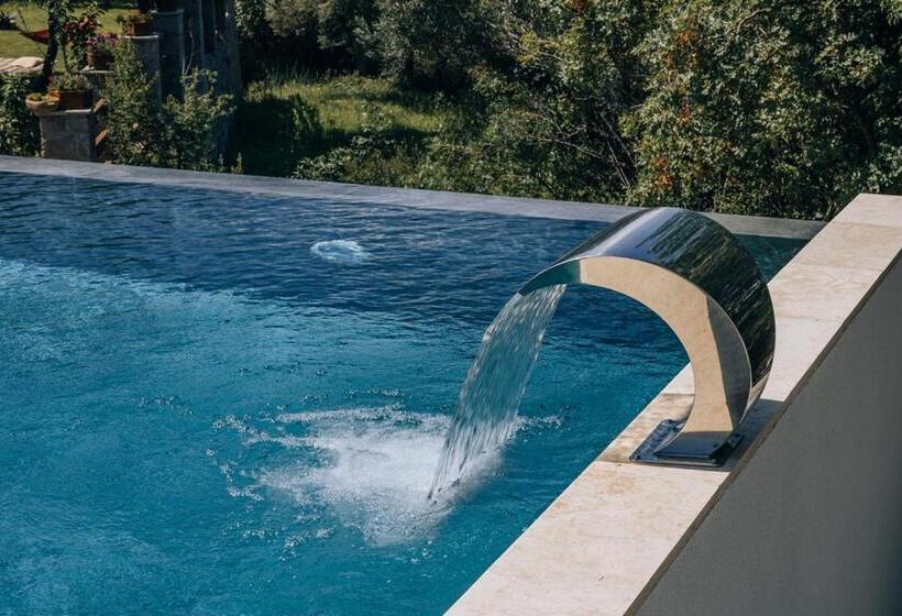 اتاق لوکس با بالکن و چشم‌انداز دریا, Villa Principium With Infinity Edge Pool&hot Tub
