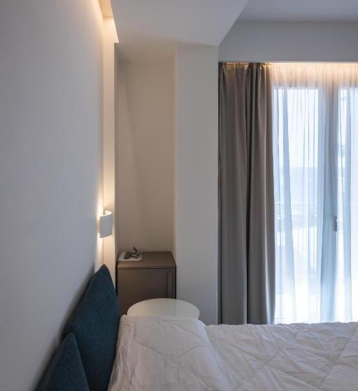 اتاق استاندارد با بالکن و چشم‌انداز دریا, Aura Room