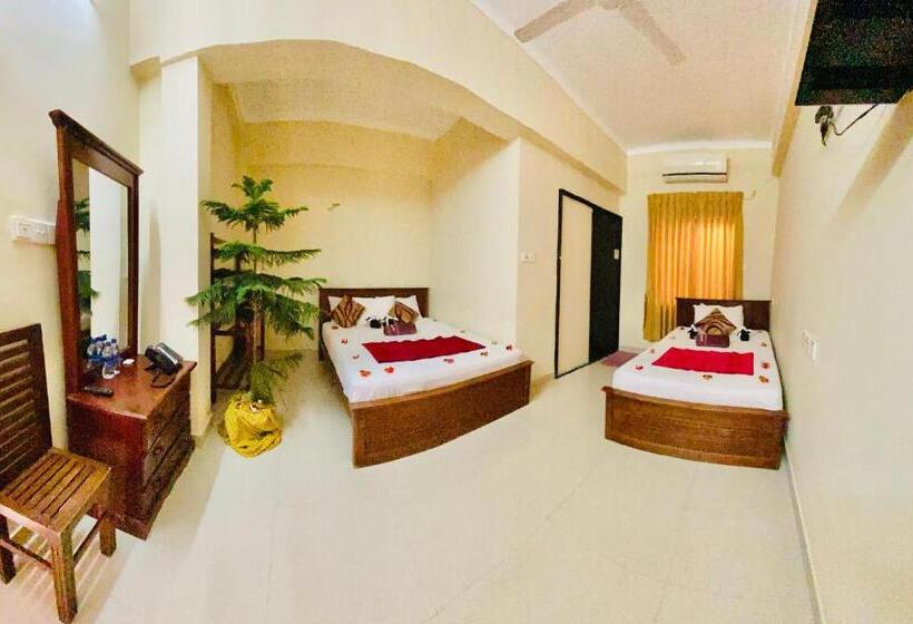 اتاق استاندارد سه نفره, Yal S Town Inn