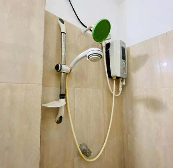 اتاق لوکس خانوادگی, Yal S Town Inn