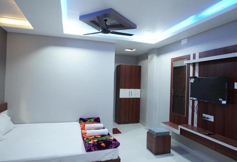 4인용 스탠다드 룸, Diya Lodge !! Near Toy Train Park !! New Digha !!