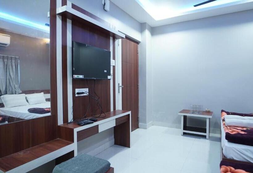 اتاق لوکس چهار تخته, Diya Lodge !! Near Toy Train Park !! New Digha !!