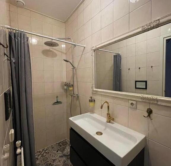 ガーデンビューデラックスルーム, Luxurious Classical Dutch Styled Room In City Centre Of The Hague
