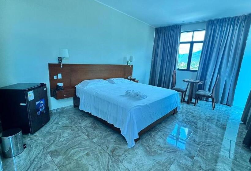 디럭스 스위트, Caruzo Hotel And Suites