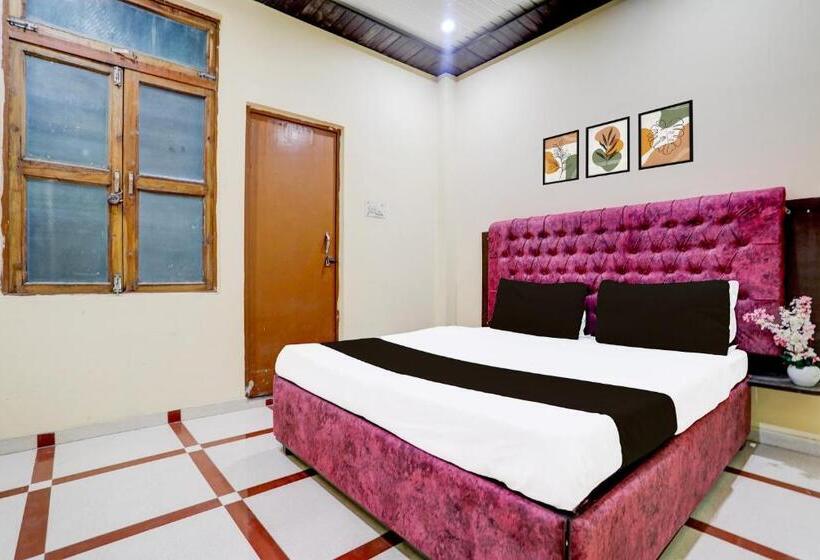 Номер Стандарт Трехместный, Oyo Hotel Dharma Stay