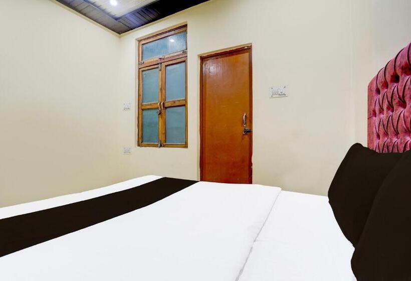 Номер Стандарт Трехместный, Oyo Hotel Dharma Stay