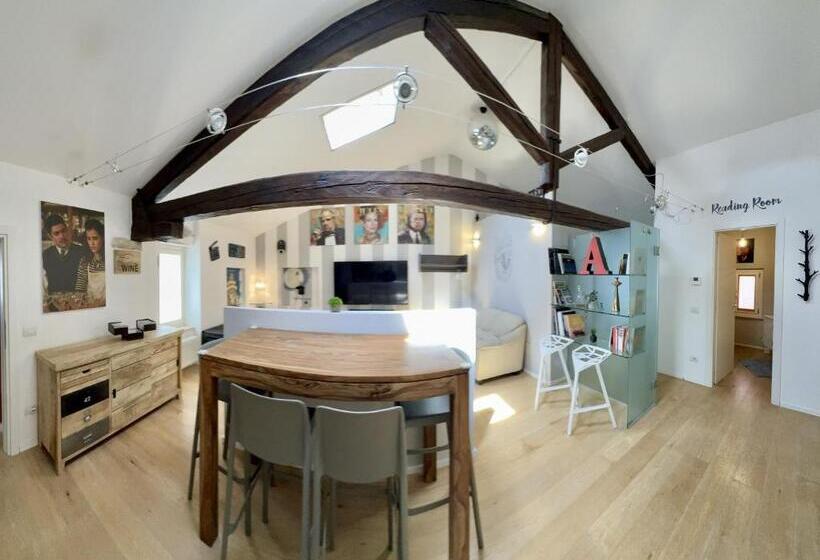 1 Bedroom Penthouse Apartment, Movie Loft Art   Piccolo Attico Immerso Nell Arte Con Parcheggio Privato
