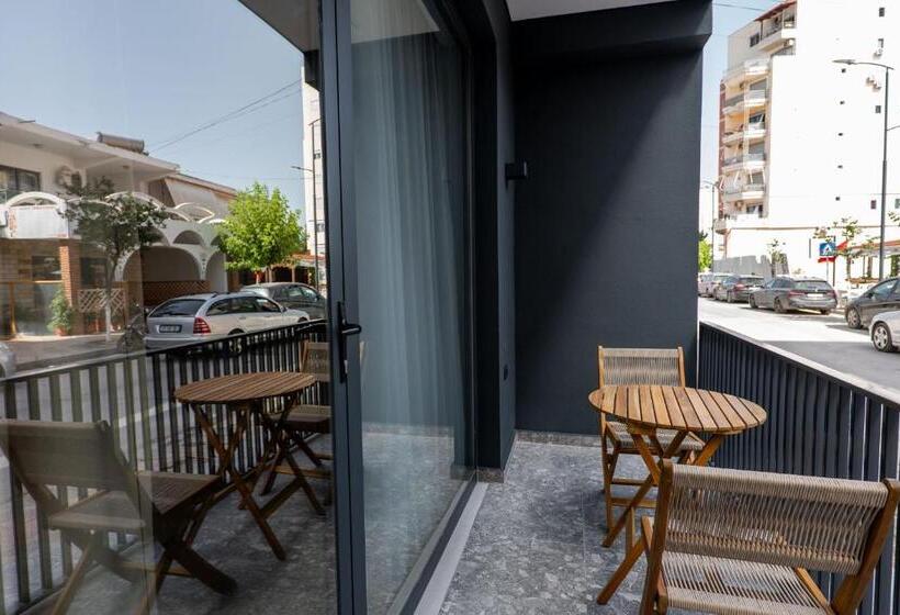 اتاق لوکس سه تخته, Austin Boutique