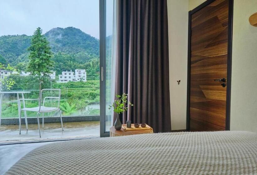 Номер Стандарт с Балконом, Nature Cure Village Lodge 婺源自在舍民宿