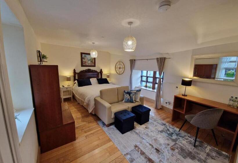 Люкс с Балконом, The Nu Place Suite
