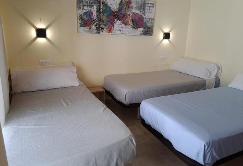 اتاق استاندارد سه نفره, Hostal Montys