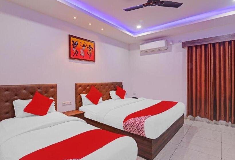 חדר קלאסי לשלושה, O Satya Shiv Inn