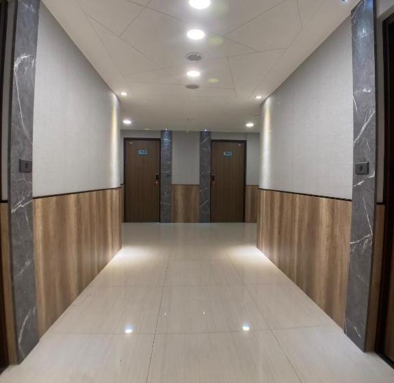 اتاق استاندارد چهار تخته, Bonjour