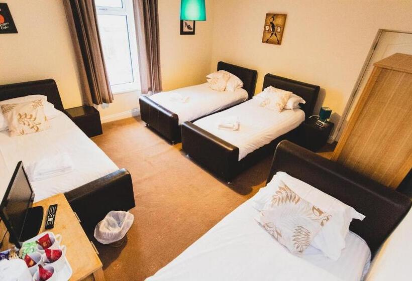 اتاق استاندارد چهار تخته, The Kings Arms