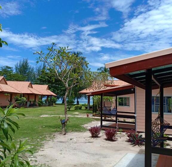 Standard bungalow with terrace, Koh Ngai Kaimuk Thong Resort