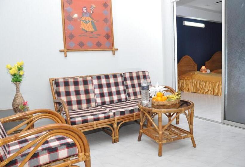 اتاق خانوادگی, Rainbow Guest House