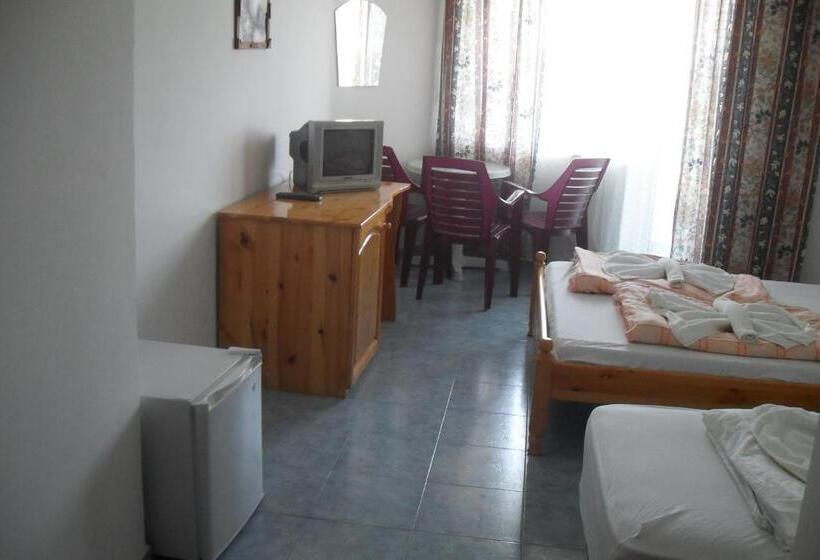 Номер Стандарт Трехместный, Family Hotel Sinemoretz