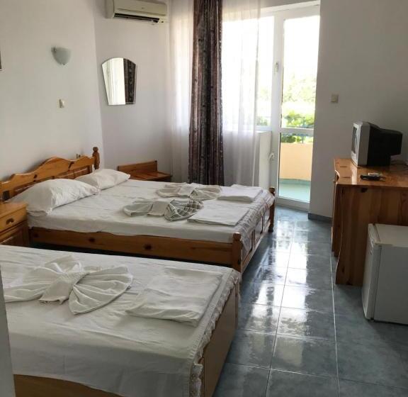 Номер Стандарт Трехместный, Family Hotel Sinemoretz