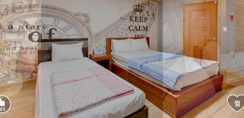 اتاق استاندارد سه نفره, Happy Q Motel