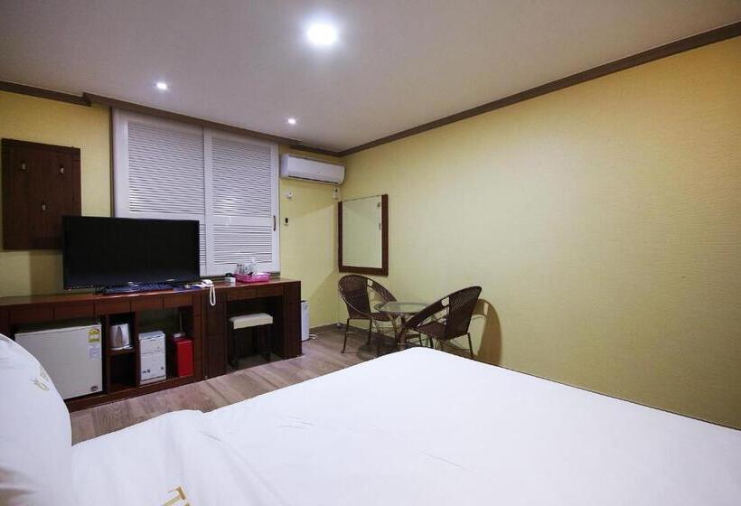 اتاق استاندارد, Happy Q Motel