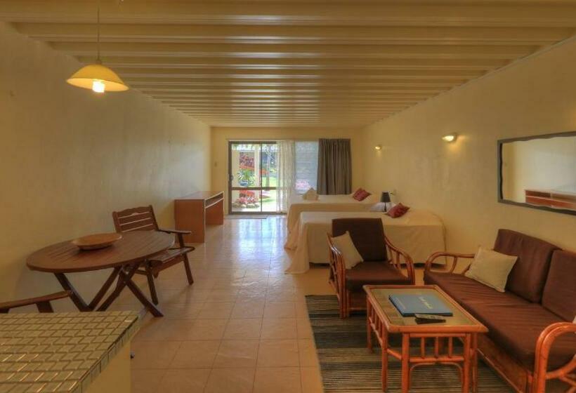 اتاق استاندارد با چشم‌انداز استخر, Kiikii Inn & Suites