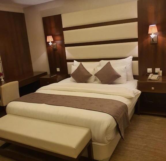스위트 킹사이즈 침대, Verta Hotel Qouraish
