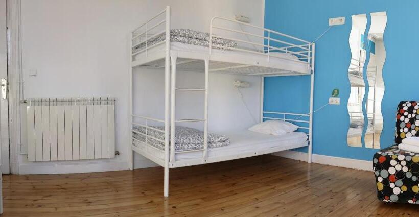 מיטה בחדר משותף, Leon Hostel