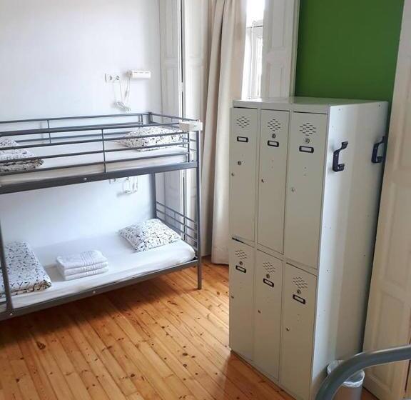 מיטה בחדר משותף, Leon Hostel
