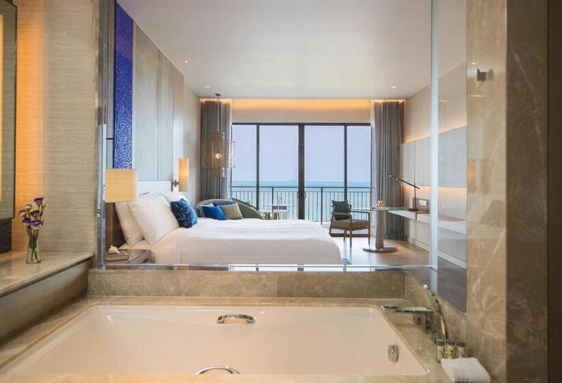 Номер Стандарт Вид на Море с Балконом, Renaissance Pattaya Resort & Spa