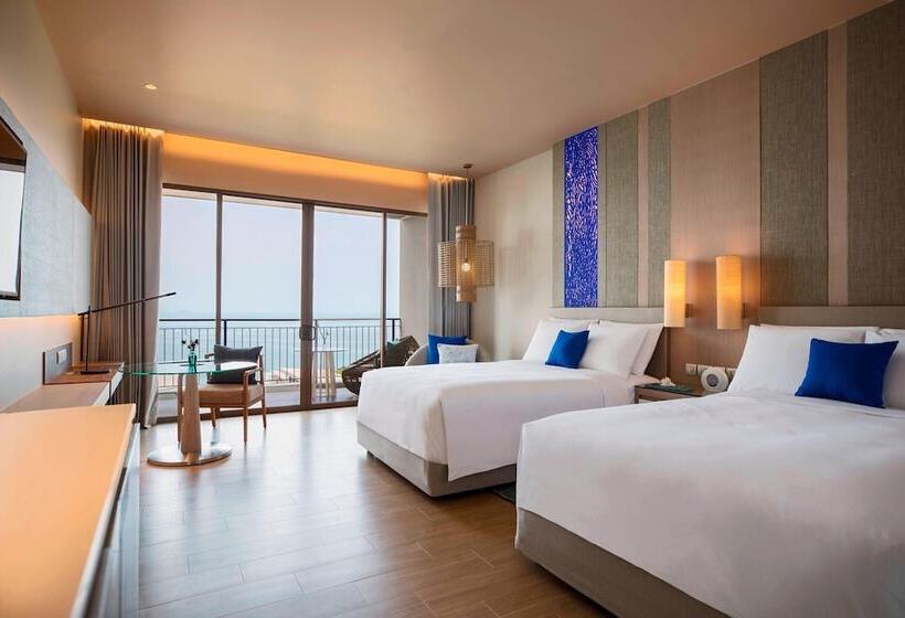 Номер Стандарт Вид на Море с Балконом, Renaissance Pattaya Resort & Spa