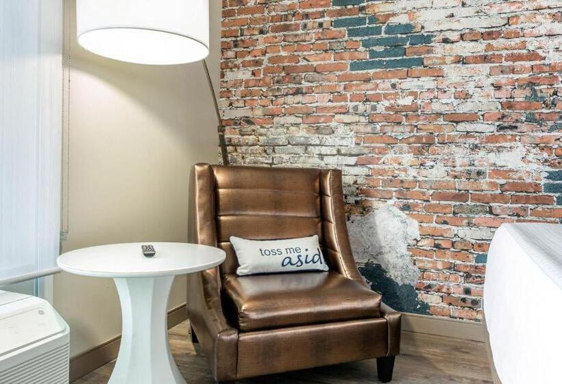 Номер Стандарт Кровать Кинг Адаптированный для Инвалидов, Cambria Hotel Downtown Asheville