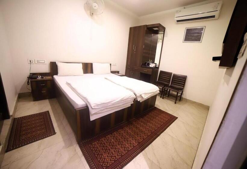 اتاق لوکس, Shagun Residency