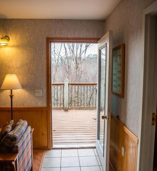 Четырехместный номер Премиум, Montauk Lodge