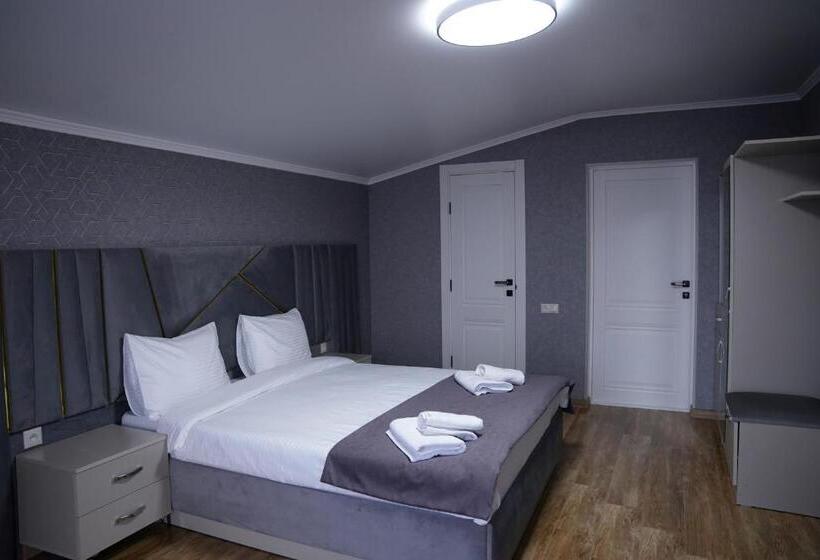 اتاق لوکس با بالکن, Mini Hotel Ocean