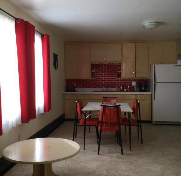 Апартаменты 1 Спальня с Балконом, Cedars Motel