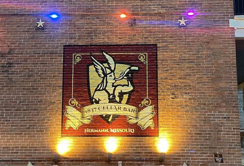 Люкс, Hermann Crown Suites